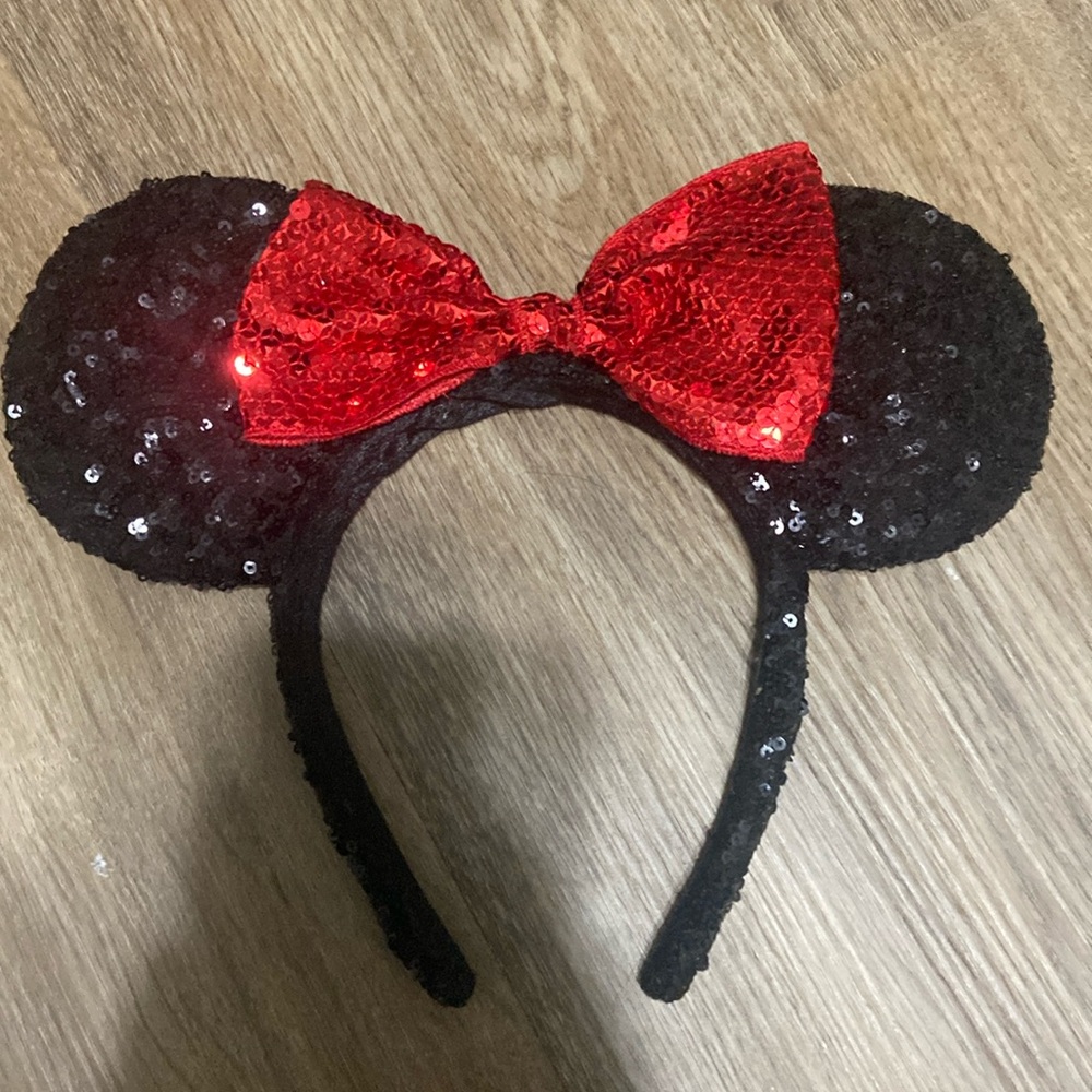 Classic Minnie mouse ear